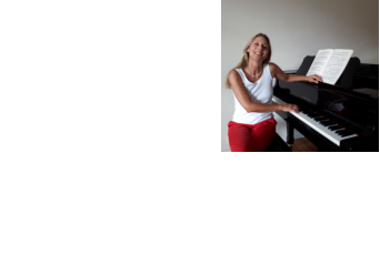 Verena Himmelmann Leitung Pianistin und Diplom-Klavier-pädagogin Verena Himmelmann studierte von 1998 – 2000 an der Hochschule für Musik „Hanns Eisler“ Berlin bei Professor Renate Schorler künstlerisches Hauptfach Klavier und Kammermusik.  Von 2000 bis 2003 absolvierte sie die Studiengänge Klavier und Diplom-Instrumentalpädagogik an der Universität der Künste Berlin bei Professor Sorin Enachescu. Nach vierjähriger Lehrtätigkeit an der Musikschule „piano e forte“ Berlin gründete Verena Himmelmann 2007 die private Klavierschule Berlin und ist als freischaffende Pianistin und Korrepetitorin tätig.